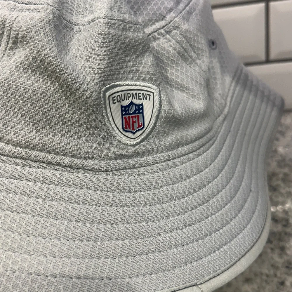 New Era Mens S/M Bucket Hat Grey Denver Broncos NFL Equipment Training Sideline
